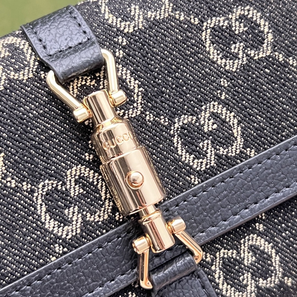 グッチ財布コピー内部構造